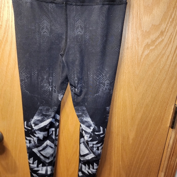 EVOLUTION AND CREATION ANKLE LENGTH, BLACK&WHITE PATTERNED YOGA JOGGETS SIZE M - Picture 2 of 5